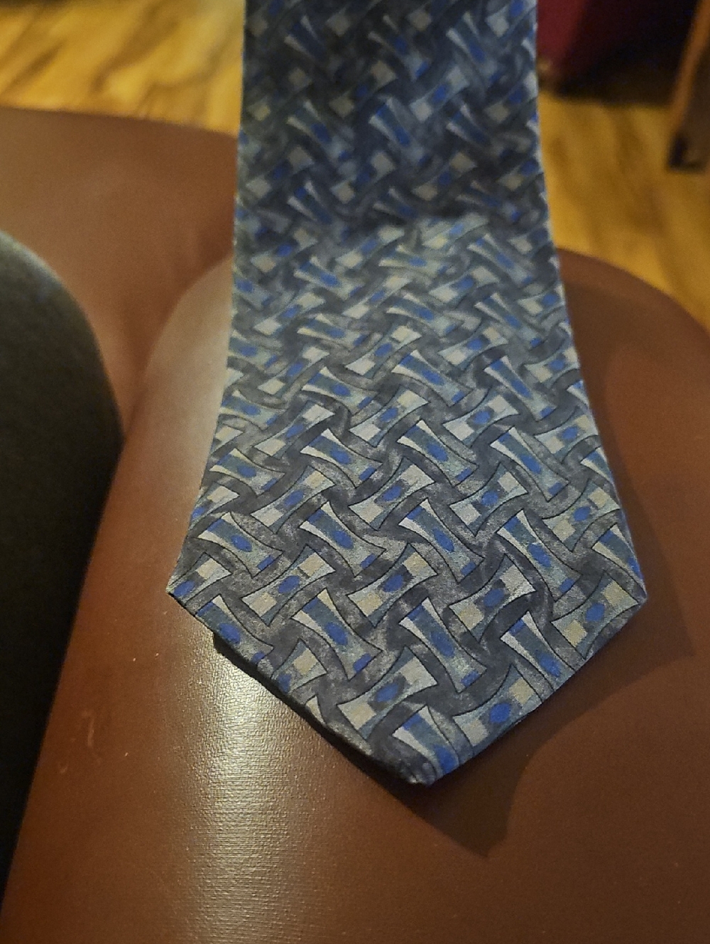 Oscar de la Renta Blue and Gray Interlaced Pattern Tie